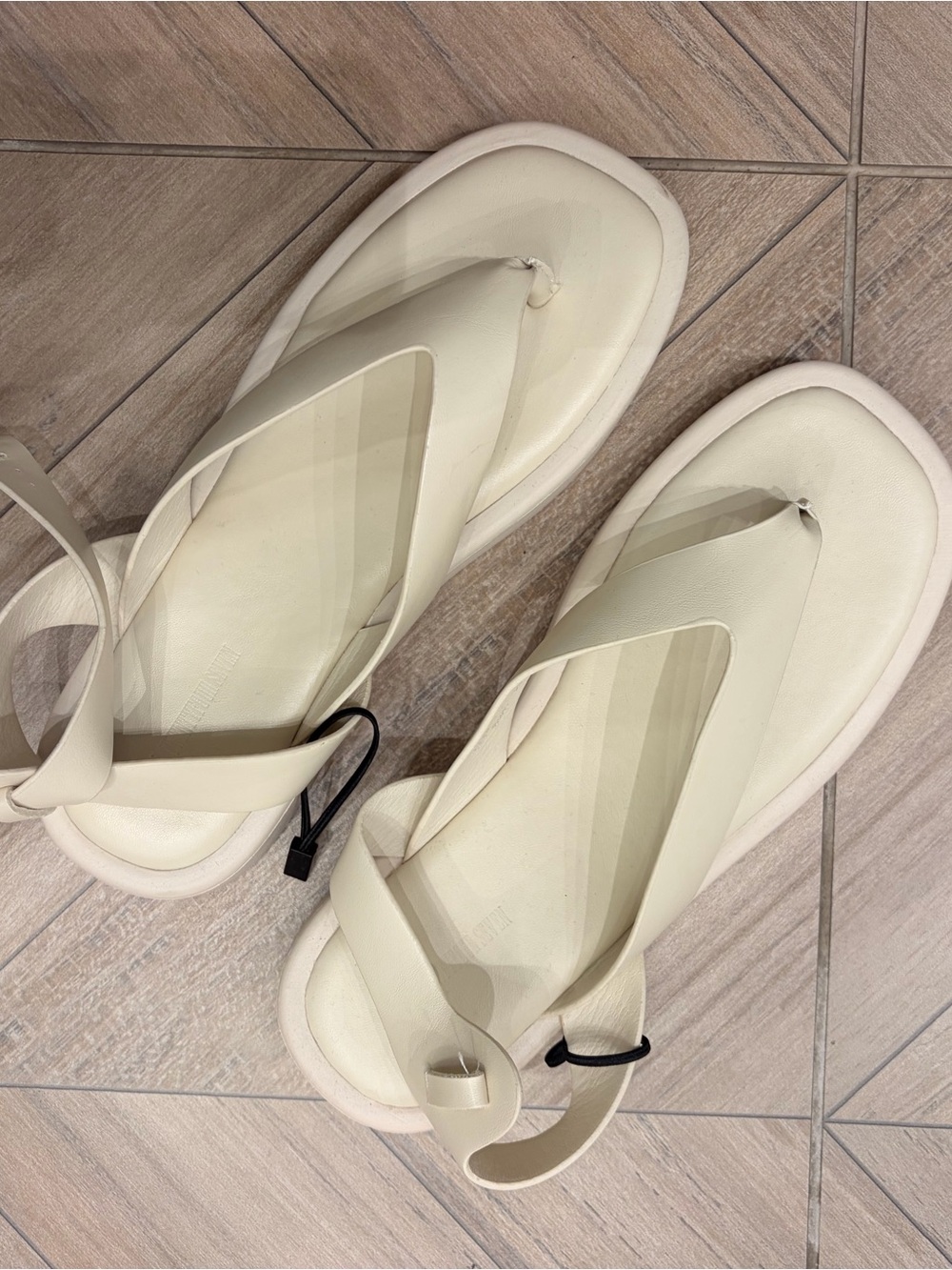 NWT White Leather Thong Sandals with Ankle Strap